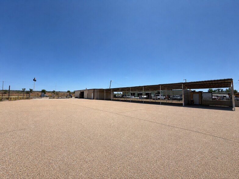 More Photos Of 2006 Kings Hwy, Snyder Service For Lease