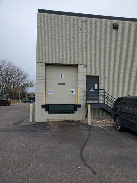 More Photos Of 301-303 W County Rd E2, New Brighton Manufacturing For Sale