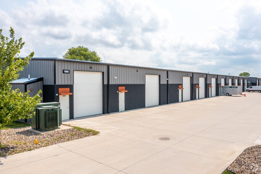 More Photos Of 175 S 9th St, West Des Moines Warehouse For Sale
