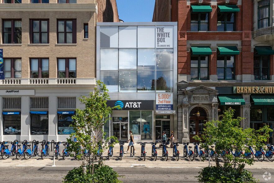 Primary Photo Of 31 E 17th St, New York Storefront For Lease