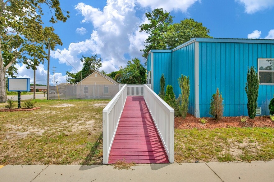 More Photos Of 2407 W 5th St, Lumberton Office For Sale