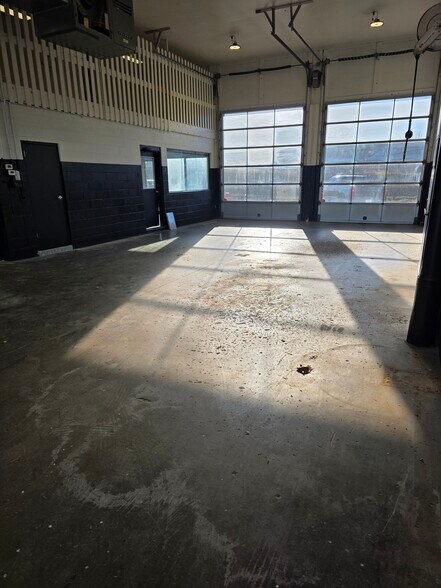 More Photos Of 2560-2580 Old Hwy 94 South Dr, Saint Charles Auto Repair For Lease