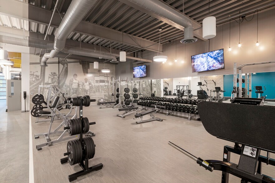 More Photos Of 2051 Palomar Airport Rd, Carlsbad Research And Development For Lease