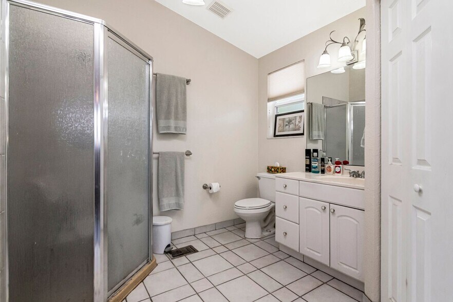 More Photos Of 10532 67th Ave, Seminole Specialty For Sale