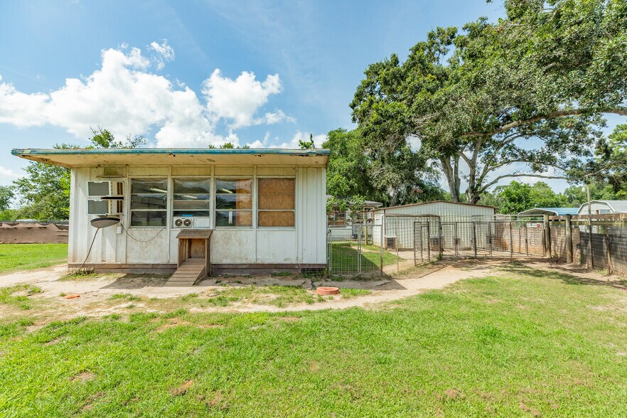 More Photos Of 2230 Nancy St, Alvin Specialty For Sale