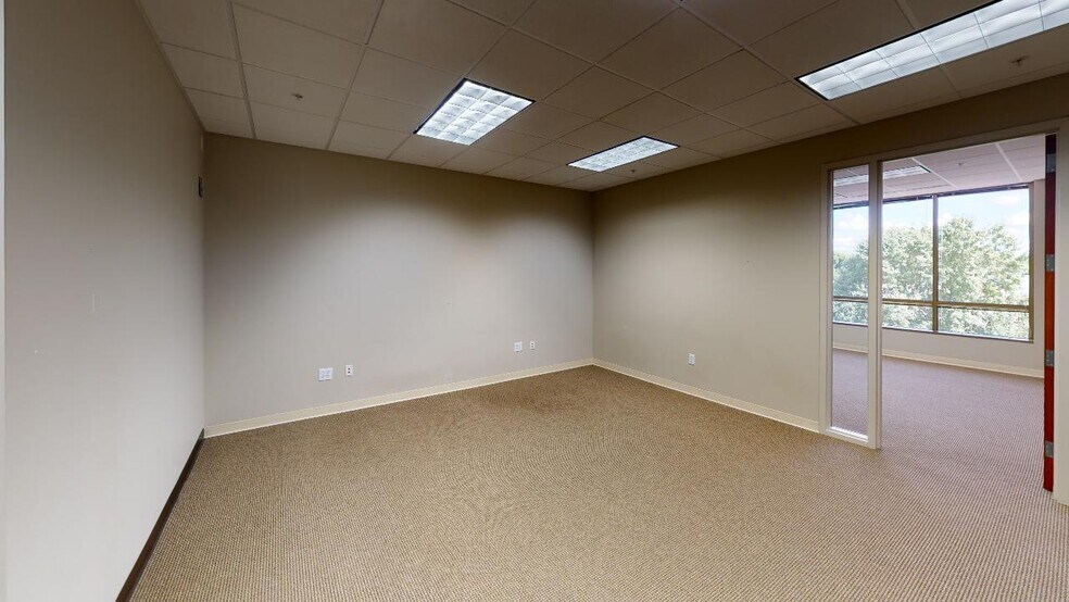 More Photos Of 3610 River Crossing Pky, Indianapolis Office For Lease