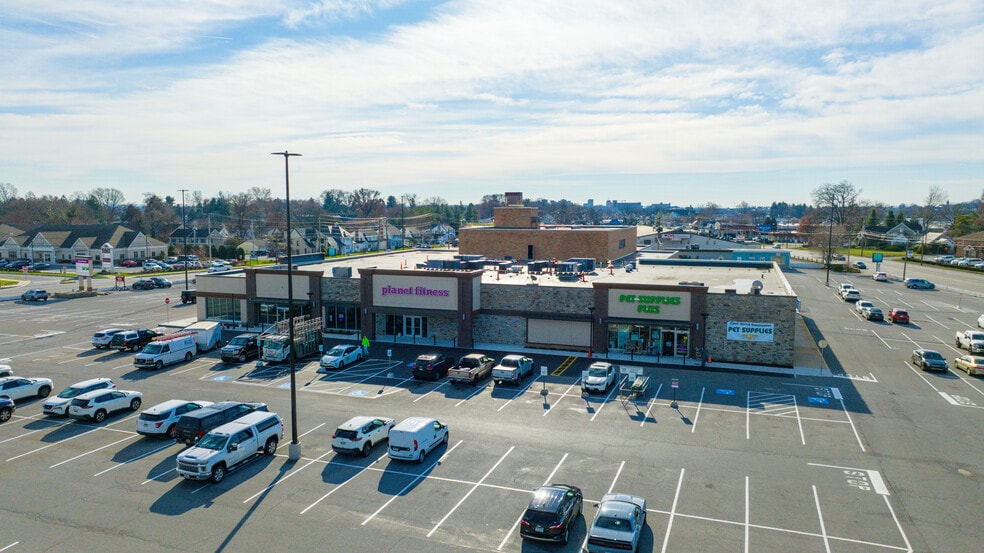 More Photos Of 1515 Lititz Pike, Lancaster Storefront For Lease