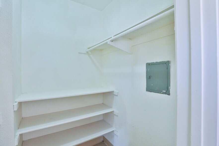 More Photos Of 4037 Winona Ave, San Diego Apartments For Sale