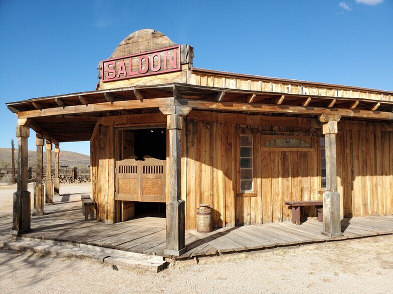 More Photos Of 331 W Rockspring Ln, Benson Movie Radio TVStudio For Sale