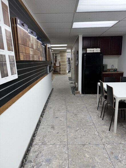 More Photos Of 2862-2898 NW 79th Ave, Miami Showroom For Lease