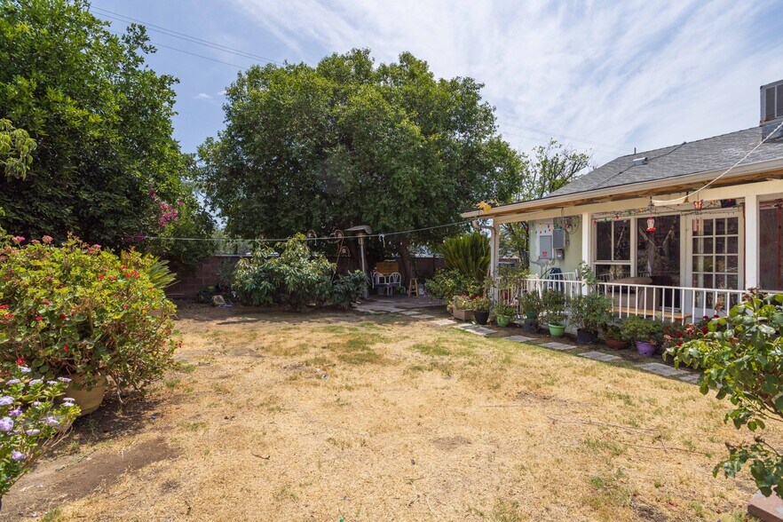 More Photos Of 6402 Graves Ave, Van Nuys Apartments For Sale