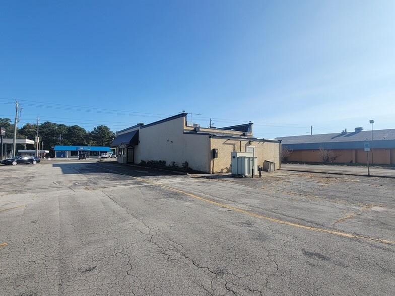 More Photos Of 2405 Neuse Blvd, New Bern Showroom For Sale