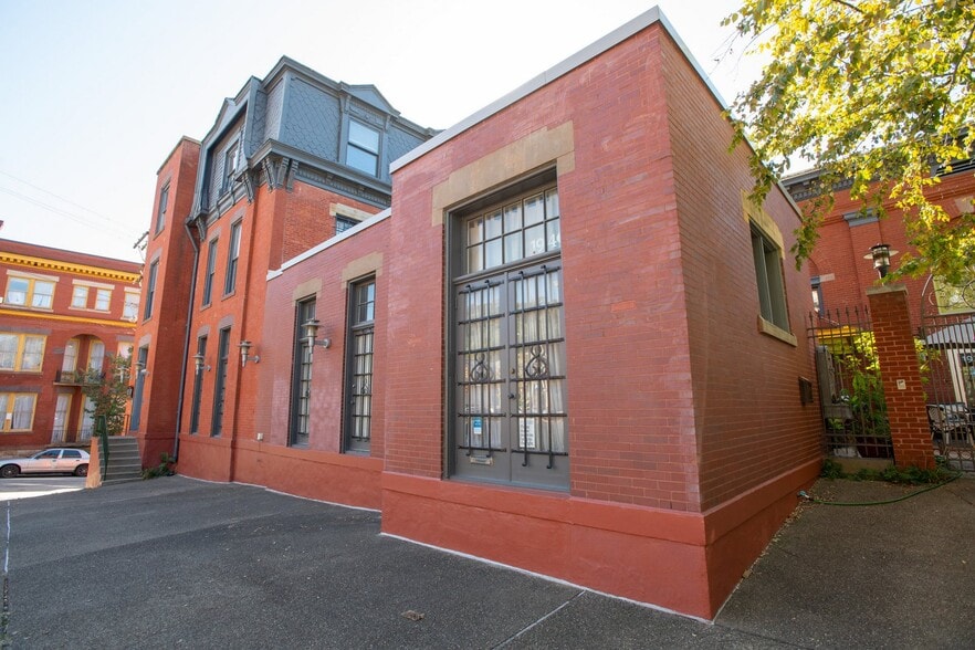 More Photos Of 1940 5th Ave, Pittsburgh Office For Sale