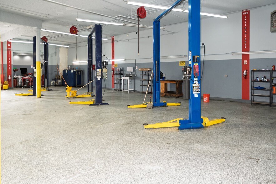 More Photos Of 3105 E Sahara Ave, Las Vegas Auto Repair For Lease