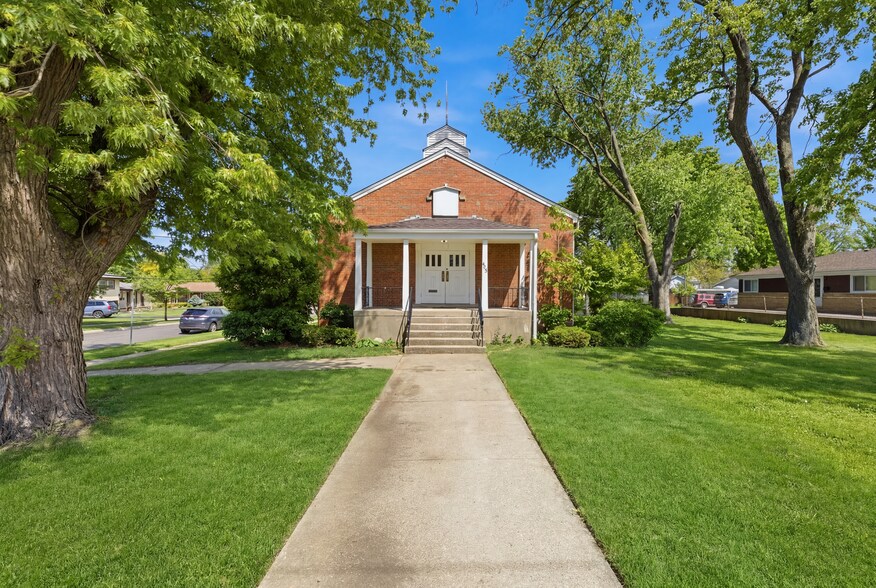 More Photos Of 405 S Westmore Ave, Lombard Religious Facility For Sale