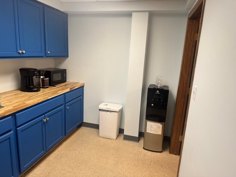 More Photos Of 18611-18615 Detroit Ave, Lakewood Office For Sale