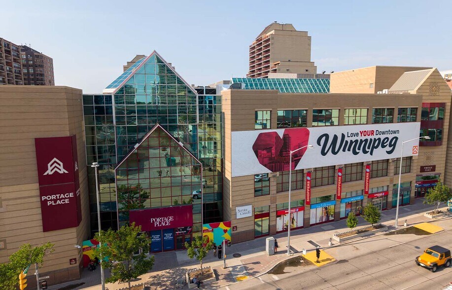 More Photos Of 426 Portage Av, Winnipeg Office For Sale