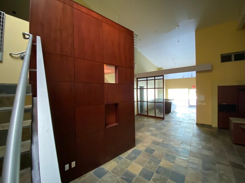 More Photos Of 1011 W Alameda Ave, Burbank Loft Creative Space For Sale