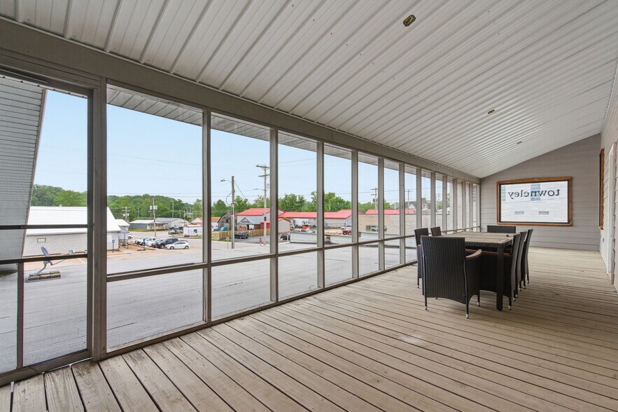 More Photos Of 805 Main St, Cassville General Retail For Sale