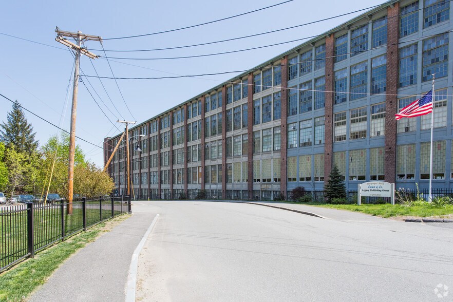 More Photos Of 75 Green St, Clinton Distribution For Sale