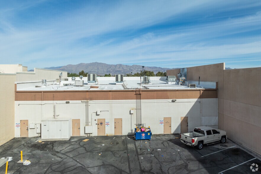 More Photos Of 1311 W Craig Rd, North Las Vegas General Retail For Lease