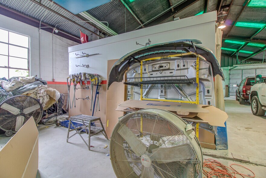 More Photos Of 1814 33rd Ave, Gulfport Auto Repair For Sale