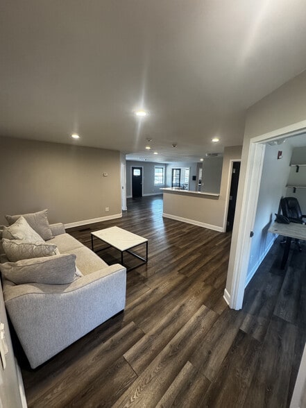 More Photos Of 453 N Lindbergh Blvd, Creve Coeur Office For Sale