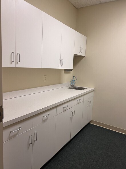 More Photos Of 1006-1008 Main St, Branford Storefront Retail Office For Lease