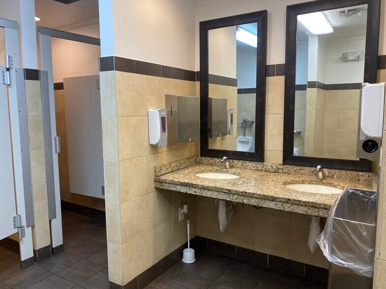 More Photos Of 2199 Riverside Dr, Columbus Restaurant For Lease