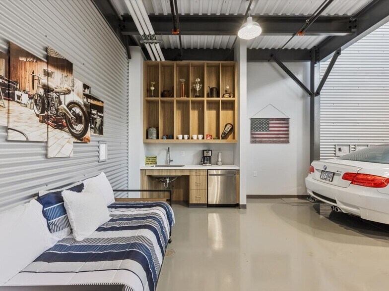 More Photos Of 6701 Dominion Garages Ave, Woodford Specialty For Sale