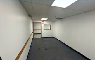 More Photos Of 7701 W 95th St, Hickory Hills Truck Terminal For Lease