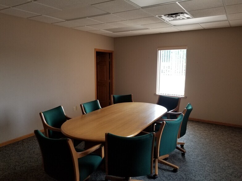 More Photos Of 1345A North Rd, Green Bay Medical For Lease