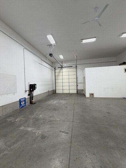 More Photos Of 3606 E Wellesley Ave, Spokane Service For Lease