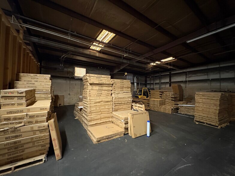 More Photos Of 3209 Industry Dr, Charleston Warehouse For Lease