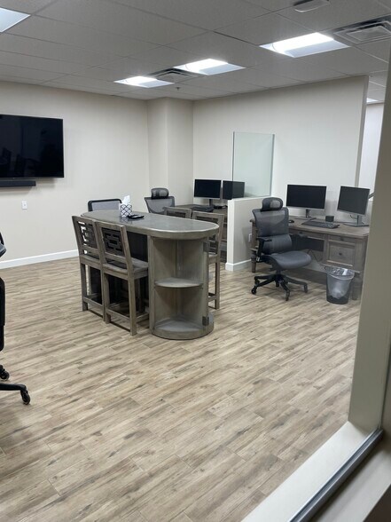 More Photos Of 16573 N 92nd St, Scottsdale Office For Lease
