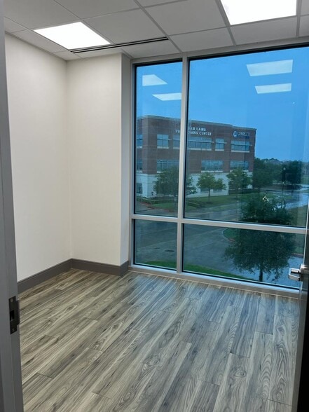 More Photos Of 7619 Branford Pl, Sugar Land Medical For Lease