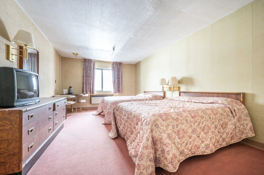 More Photos Of 4858 Route 32, Catskill Hotel For Lease