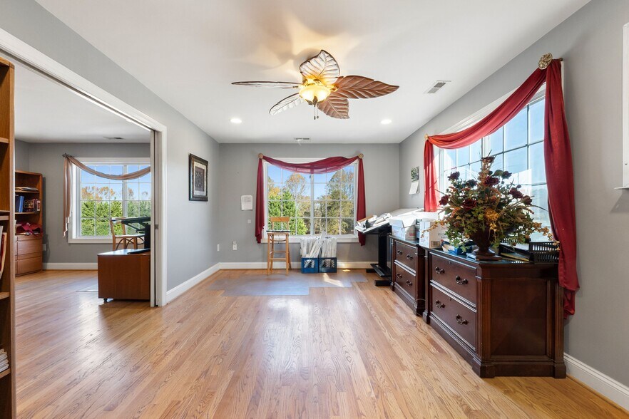 More Photos Of 7185 Burke Ln, Warrenton Industrial For Lease