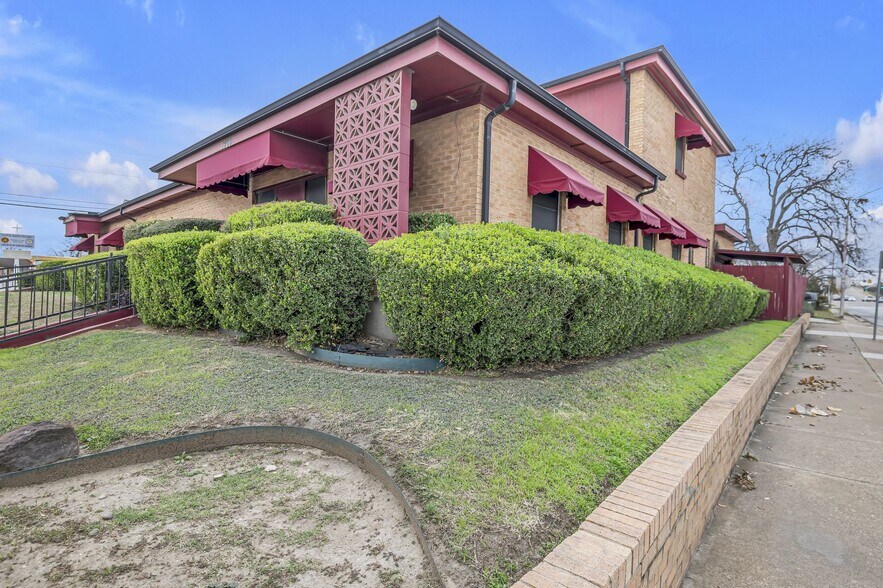 More Photos Of 1700 Evans Ave, Fort Worth Funeral Home For Sale