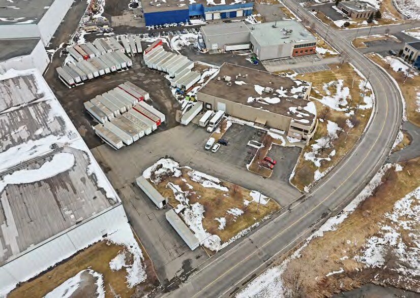 More Photos Of 2090 Rue Bombardier, Ste-Julie Warehouse For Sale