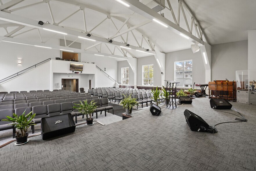 Primary Photo Of 1221 Oakdale Ave, San Francisco Religious Facility For Sale