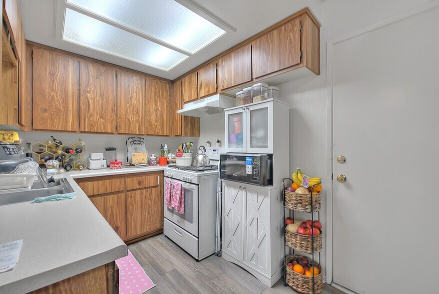 More Photos Of 275-299 Monte Vista St, La Habra Apartments For Sale