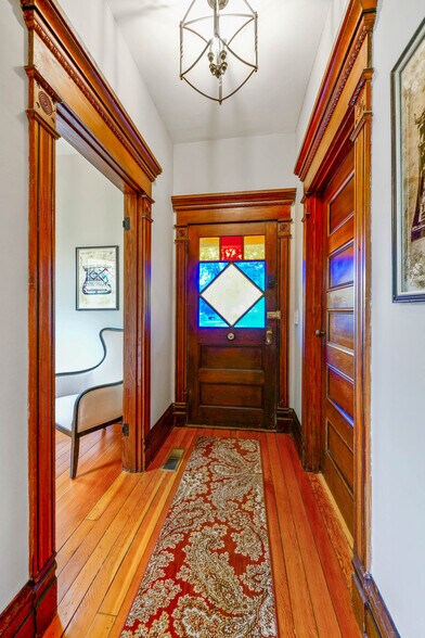 More Photos Of 901 13th St SE, Salem Office For Sale