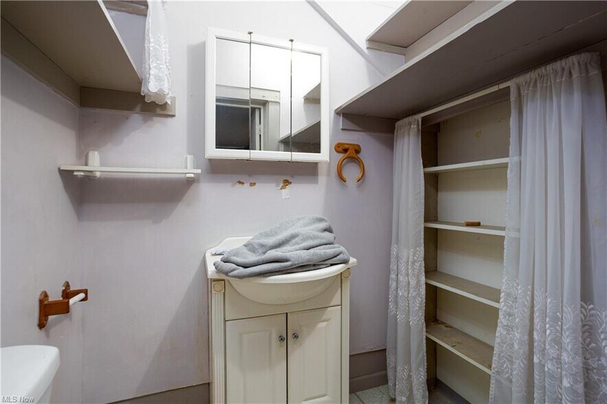 More Photos Of 15355 Old Lincoln Way, Dalton Light Manufacturing For Sale