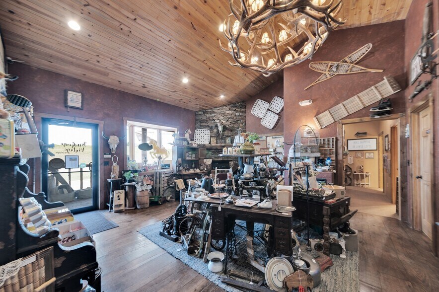 More Photos Of 710 Tenaya St, Hermosa General Retail For Sale