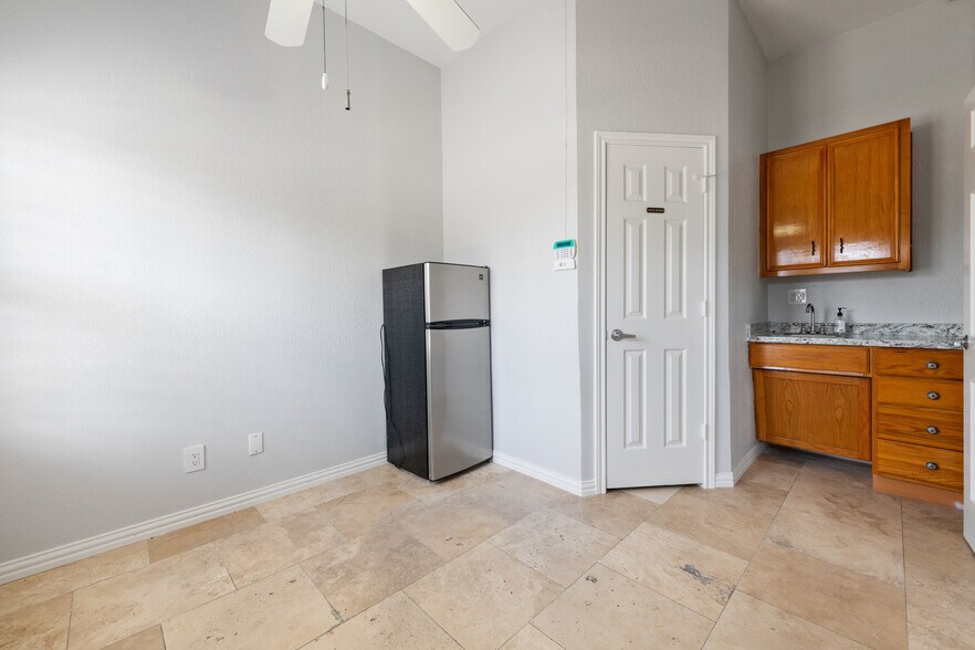 More Photos Of 103 Thousand Oaks Blvd, Georgetown Medical For Lease