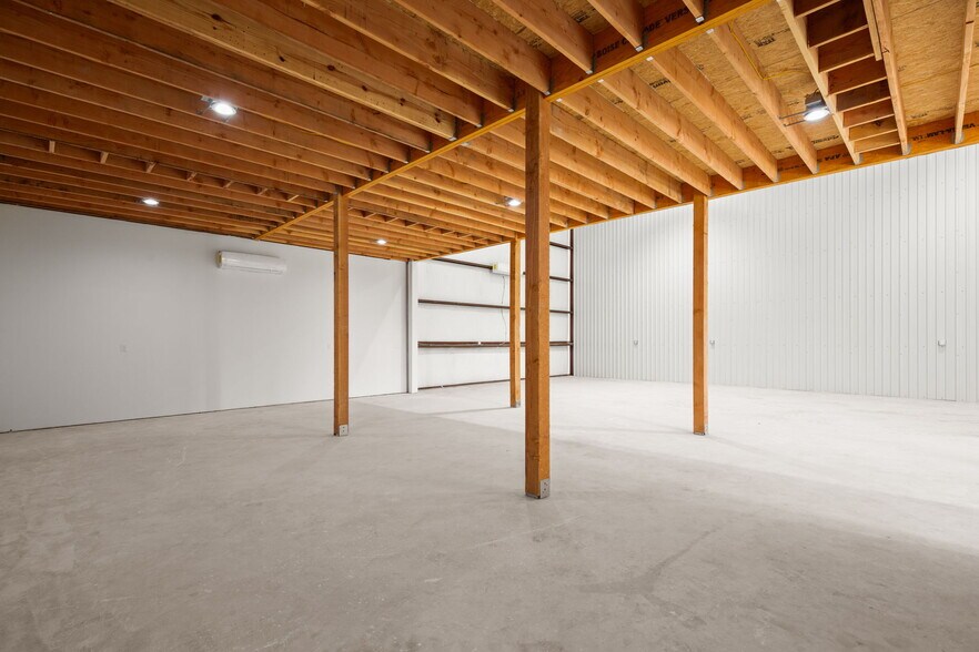 More Photos Of 10100 Darden Hill Rd, Austin Unknown For Lease