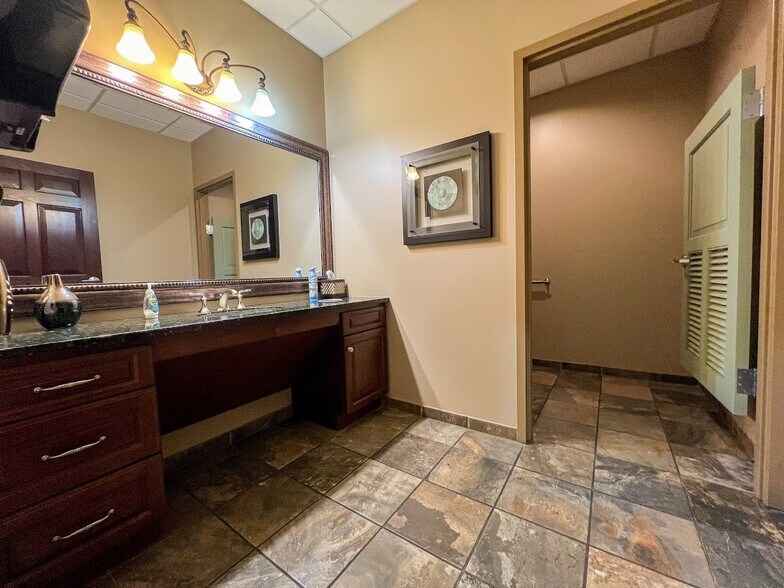 More Photos Of 1737 N Main Ext St, Butler Light Distribution For Sale