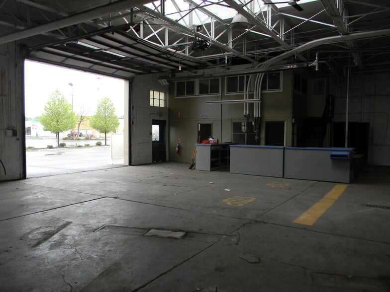 More Photos Of 1212 Abbott Rd, Buffalo Auto Dealership For Lease