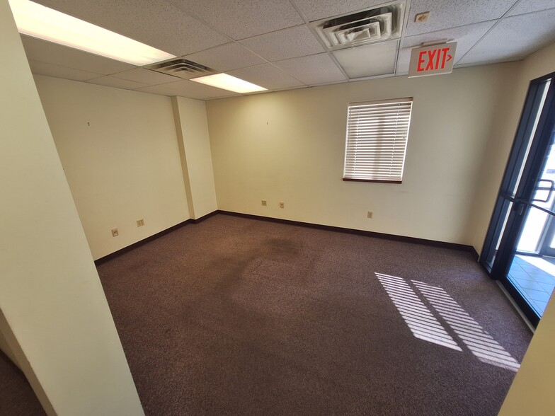 More Photos Of 909 34th St N, Fargo Warehouse For Lease